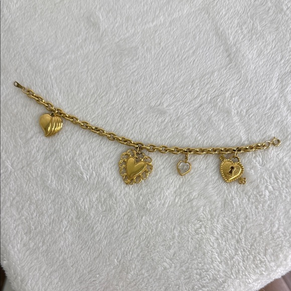 Avon Gold Heart Charm Bracelet - Picture 7 of 8